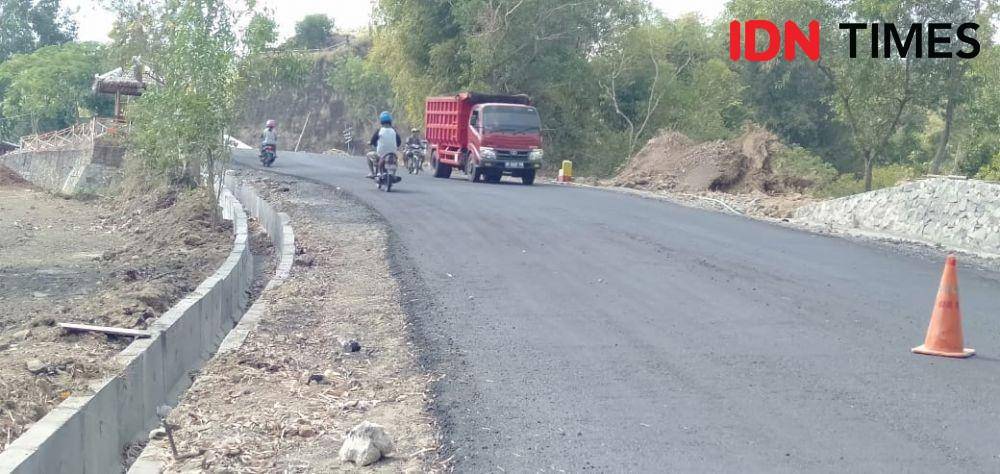 Ilustrasi salah satu ruas jalan di Bantul. IDN Times/Daruwaskita