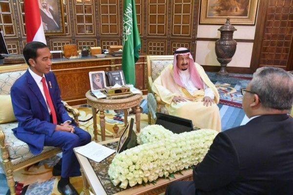 (Presiden Jokowi ketika bertemu Raja Salman di Arab Saudi) Biro Setpres