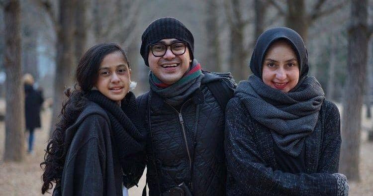 Jauh dari Gosip, Ini 10 Potret Hangat Keluarga Ramzi & Avi Basalamah