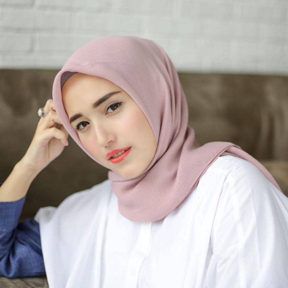 instagram.com/adeliapasha