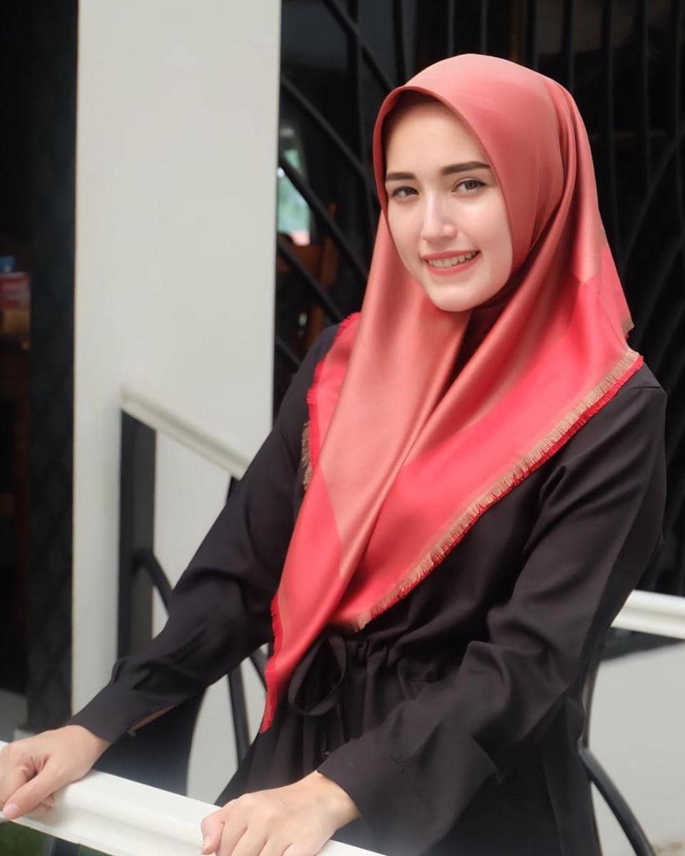 instagram.com/adeliapasha