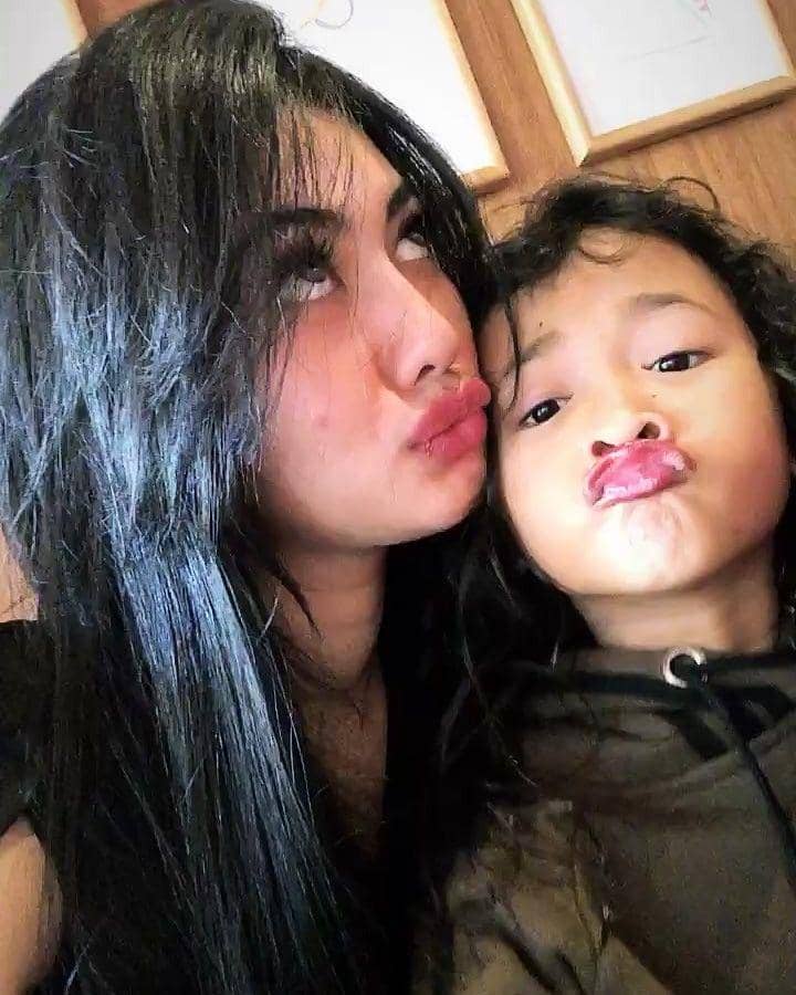 instagram.com/dellaperez