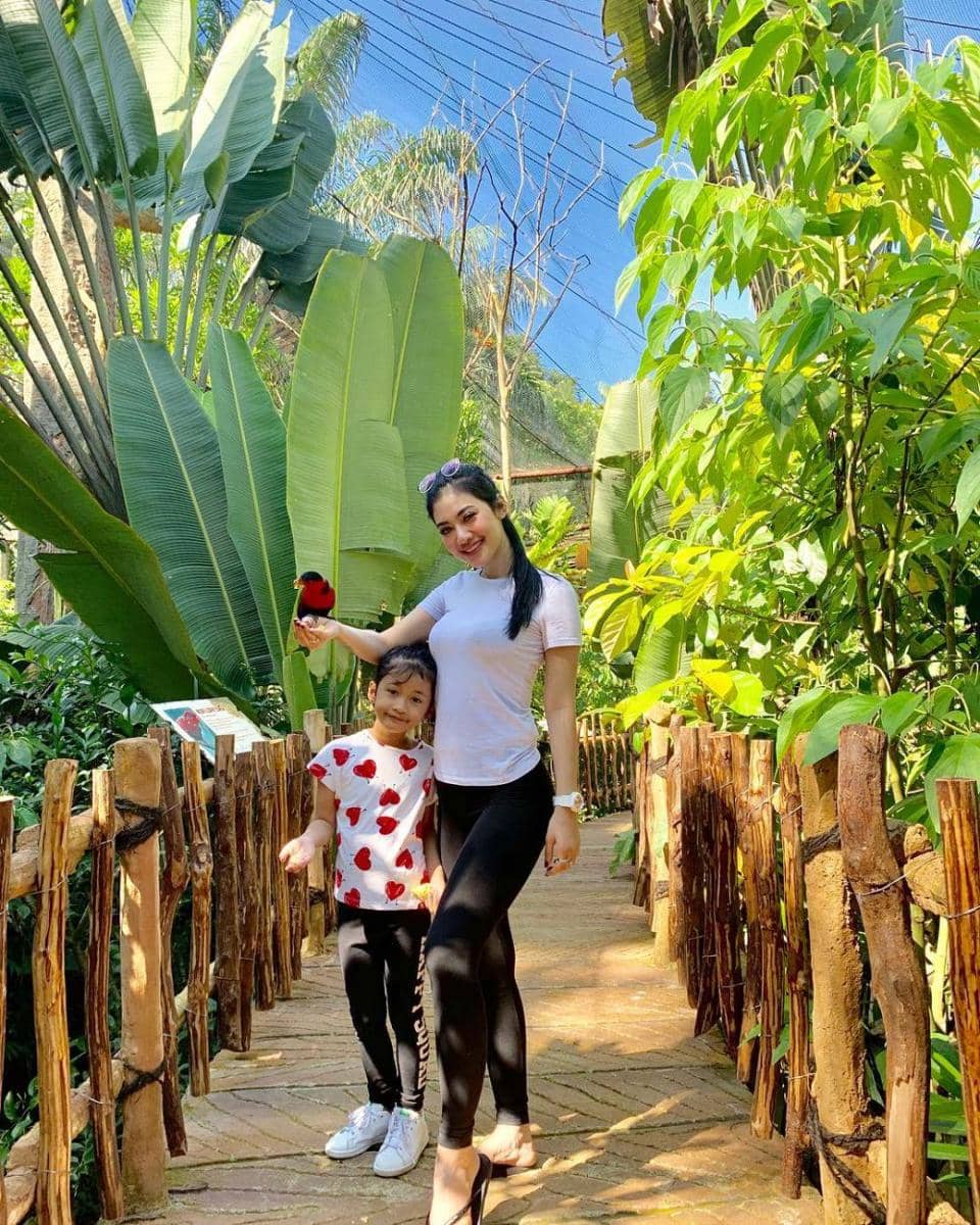 instagram.com/dellaperez