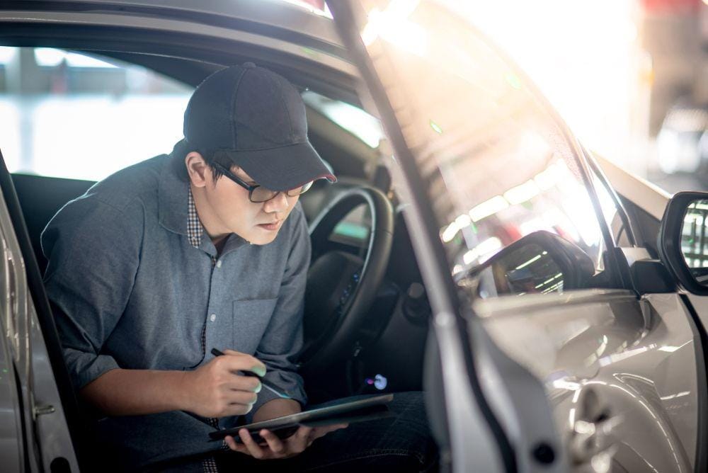 Shutterstock/Zephyr_r