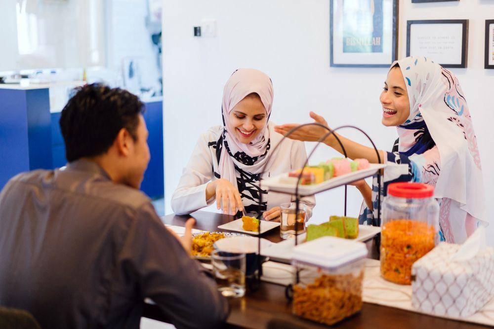 Lebaran merupakan hari bahagia dan saatnya untuk berbagai kepada sesama