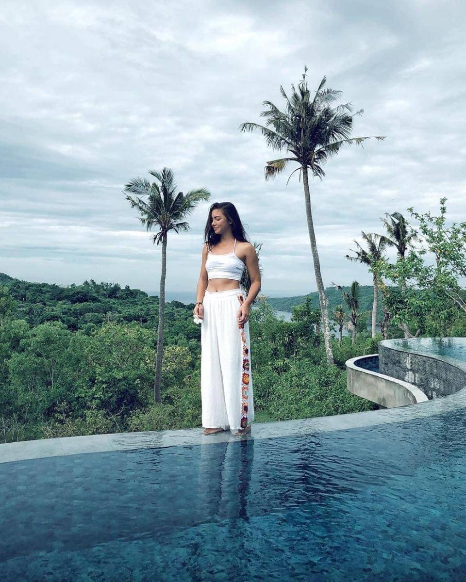 instagram.com/angelagilsha