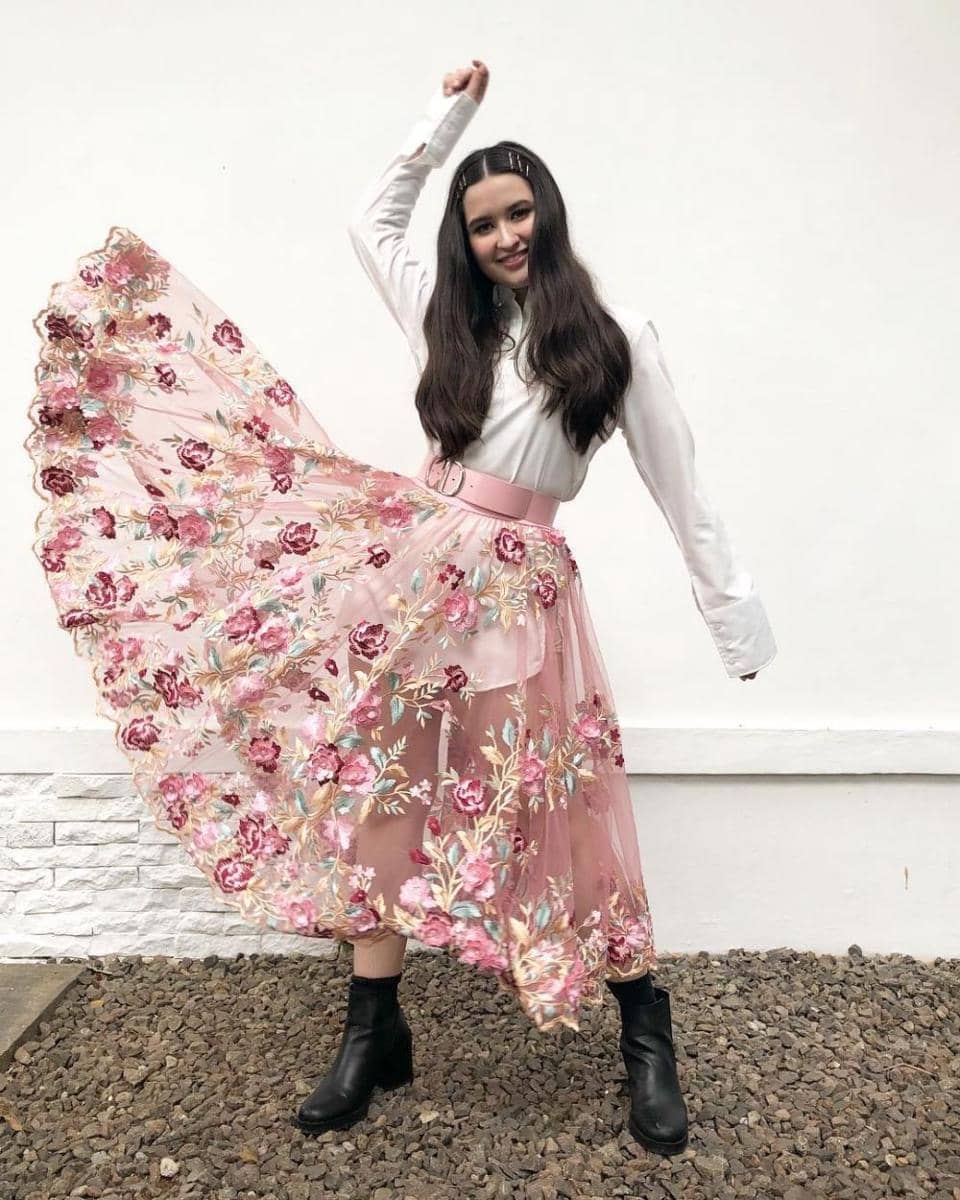 instagram.com/stephaniepoetri