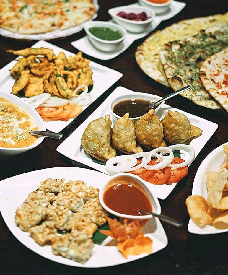 instagram.com/queenstandoor