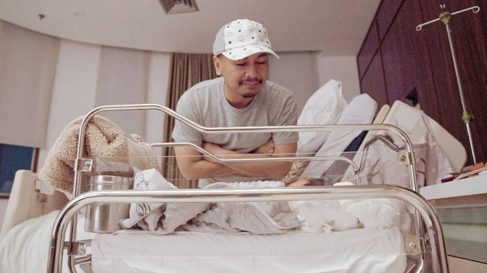 instagram.com/raditya_dika