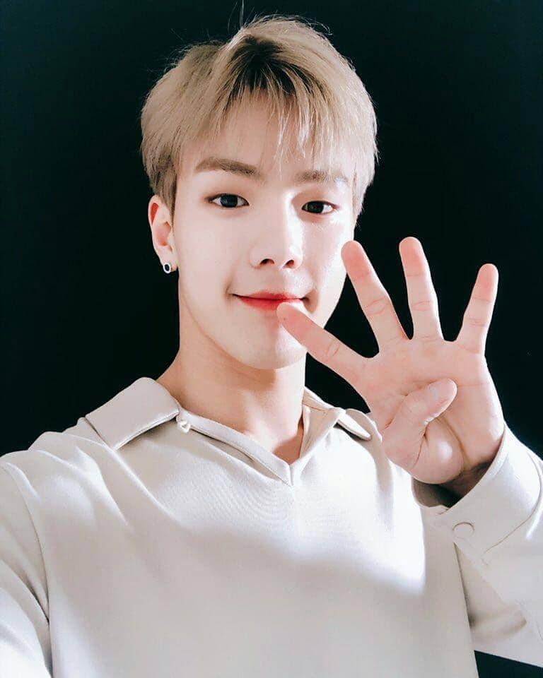 Instagram.com/official_monsta_x