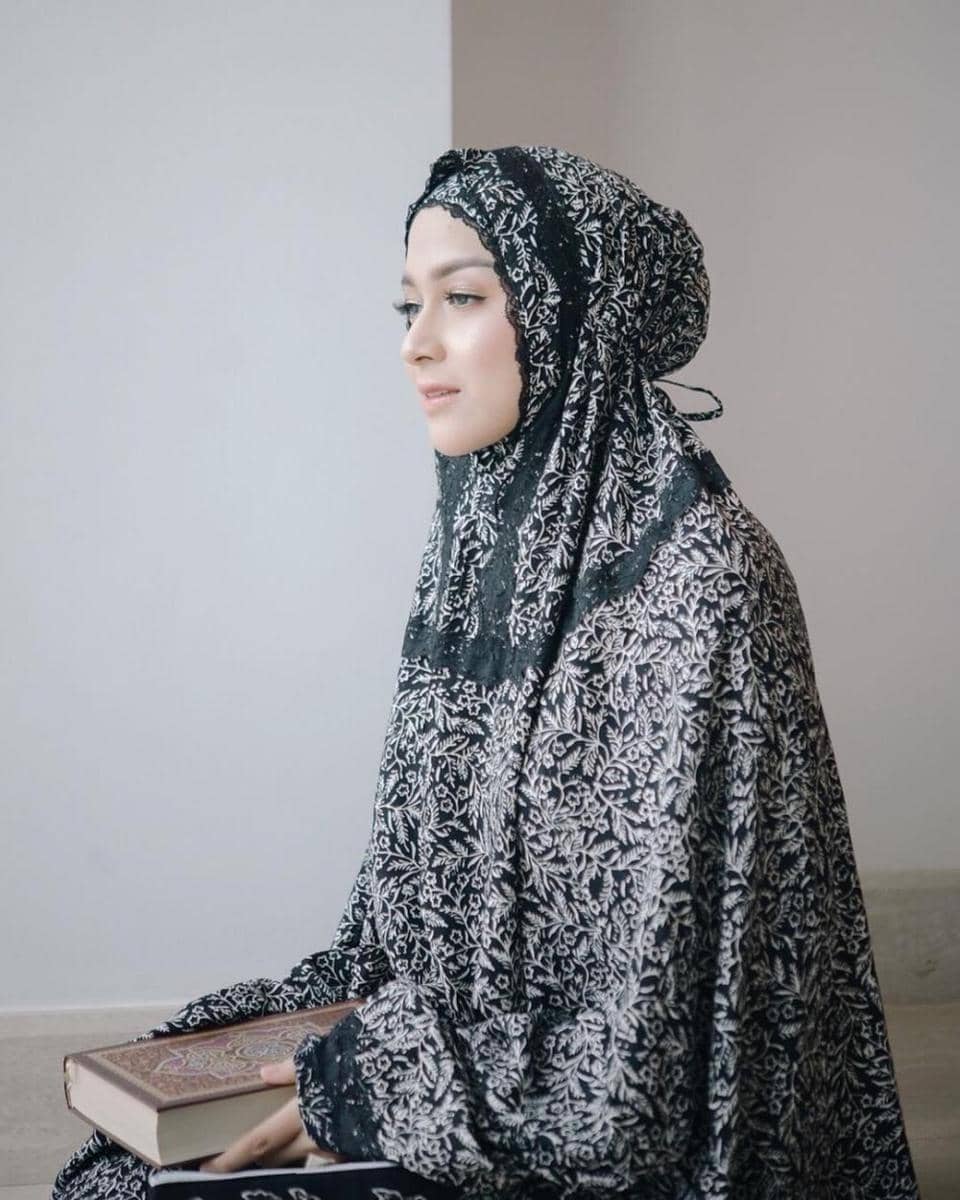 instagram.com/ninazatulini22