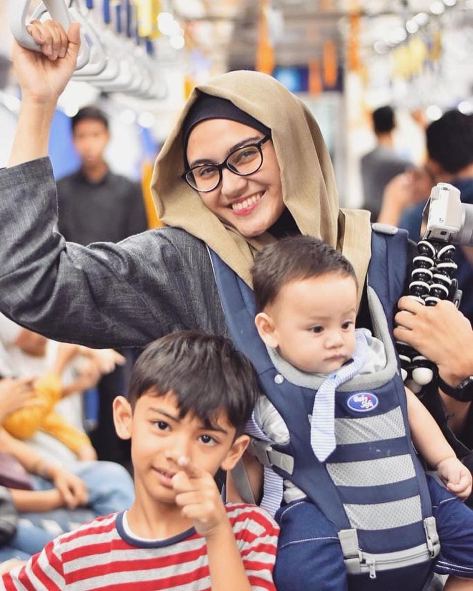 instagram.com/zeezeeshahab