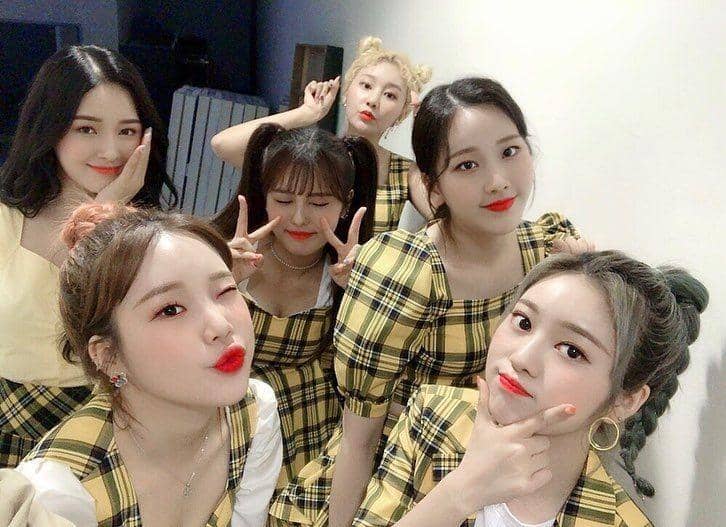 instagram.com/momoland_official