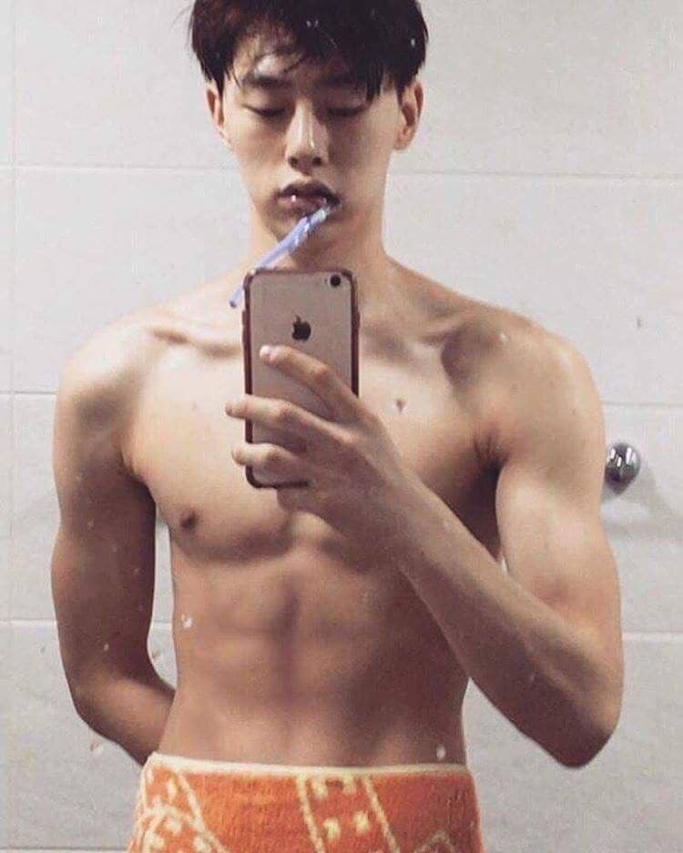 twitter.com/hyunbinnie101