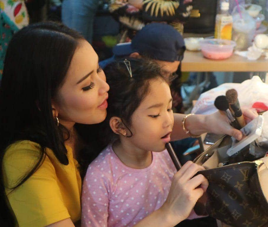 instagram.com/ayutingting92