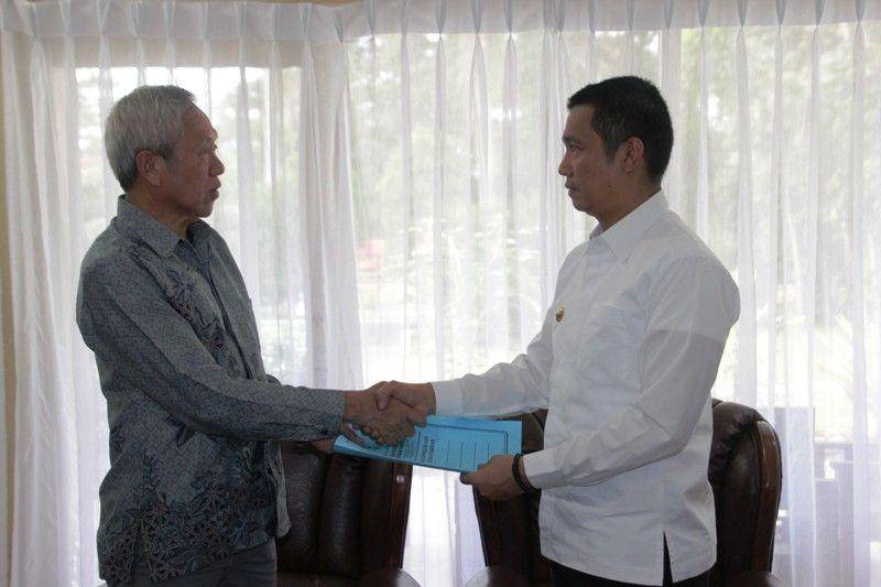 (Wali kota Pematangsiantar bersama investor) IDN Times/istimewa