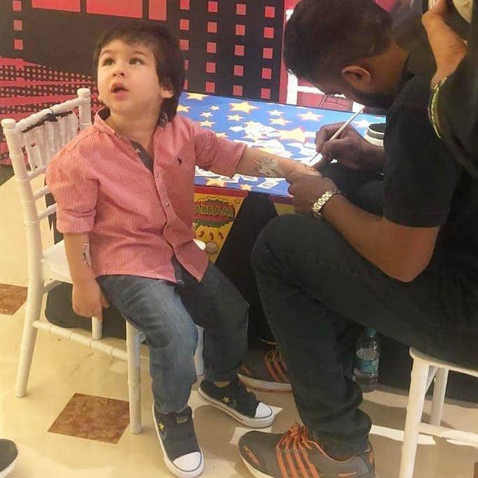 twitter.com/SRKUniverse