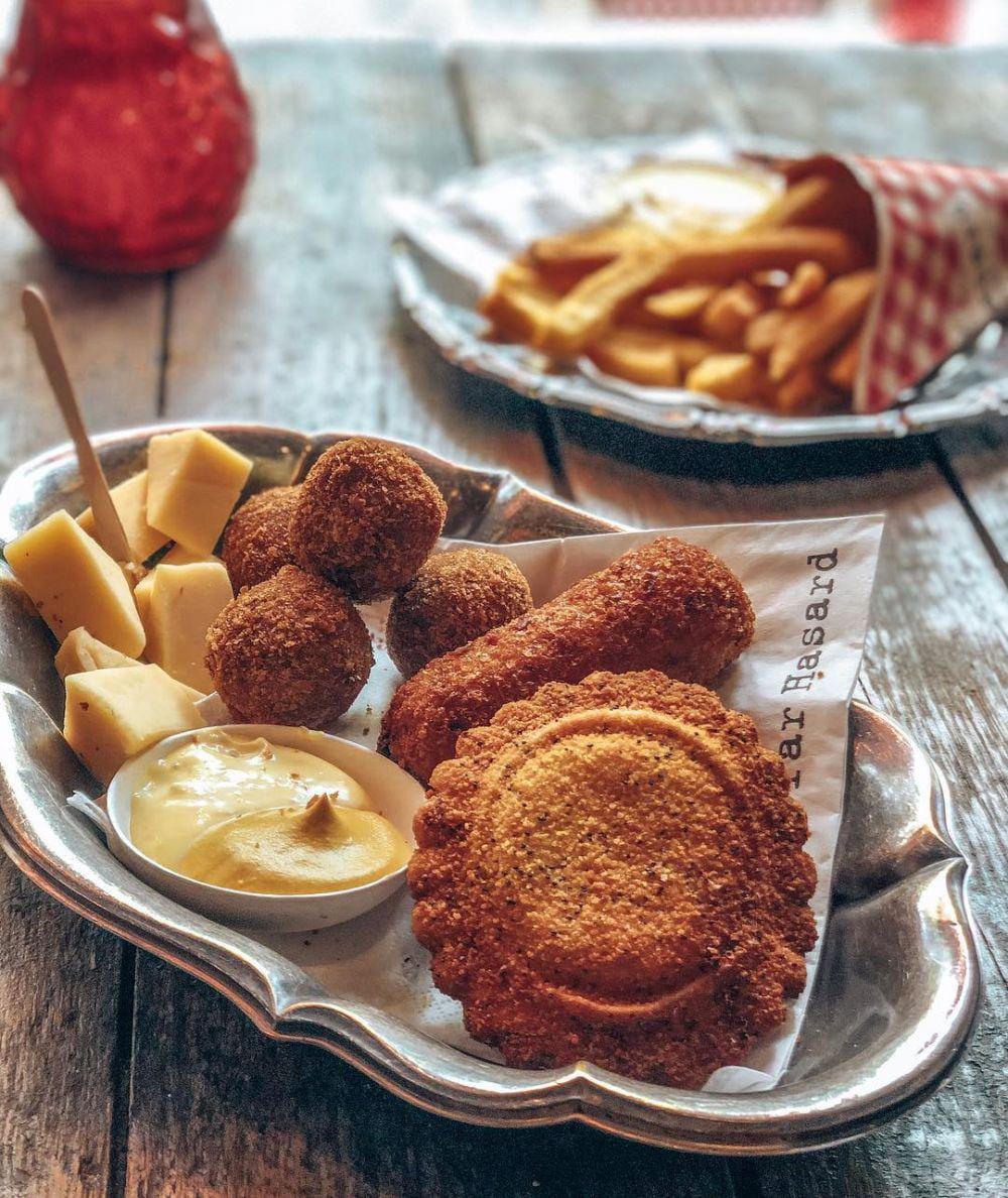 instagram.com/cafeparhasard/