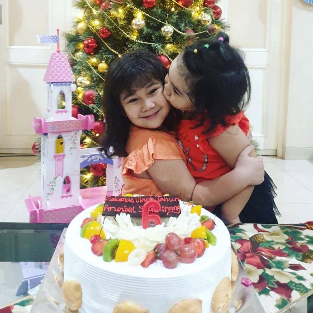 instagram.com/astridtiar127