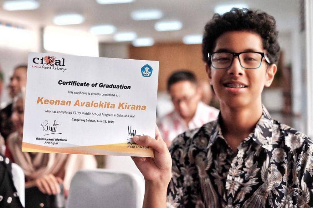 instagram.com/deelestari