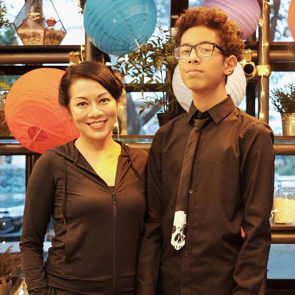 instagram.com/deelestari