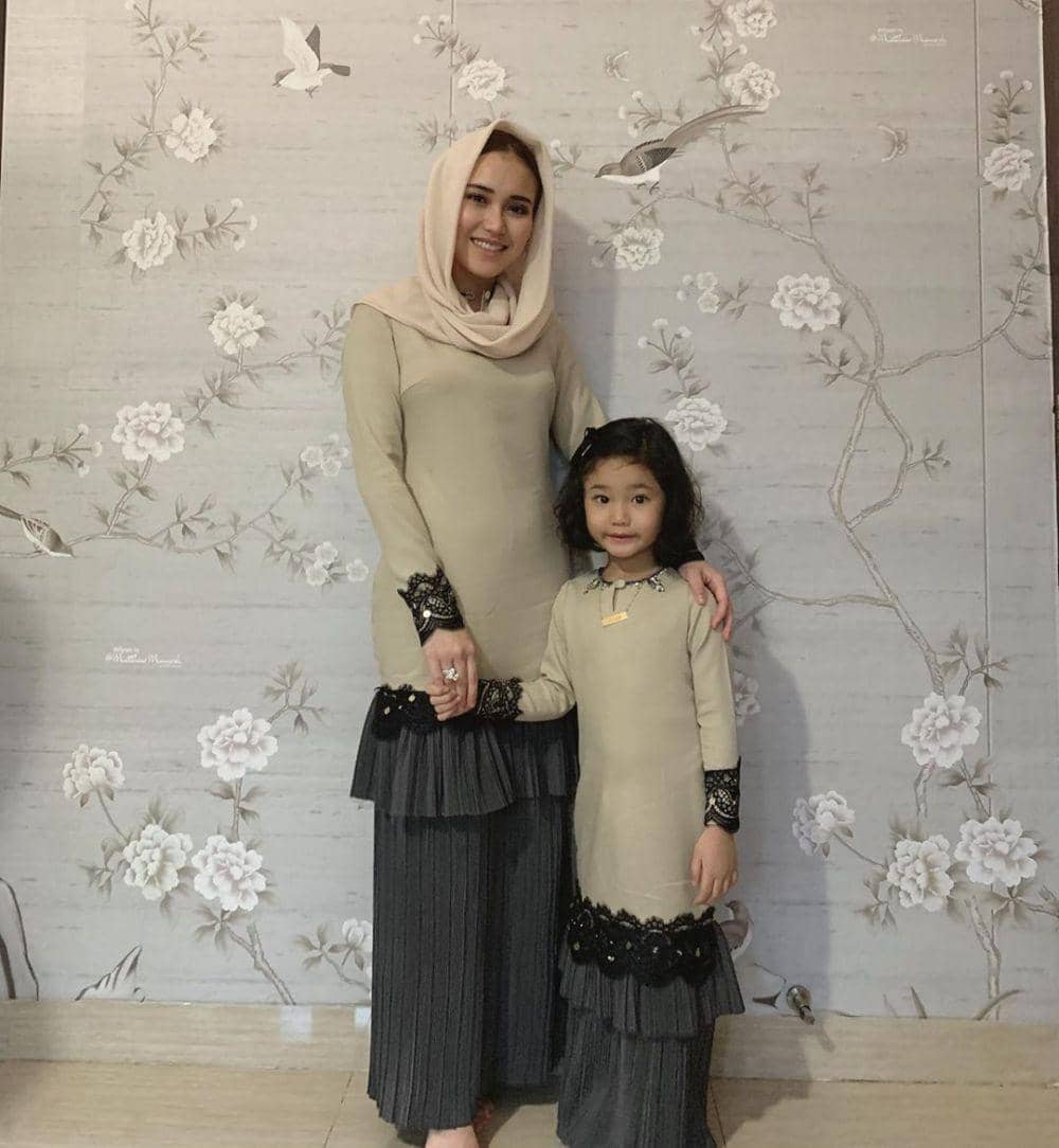 instagram.com/ayutingting92