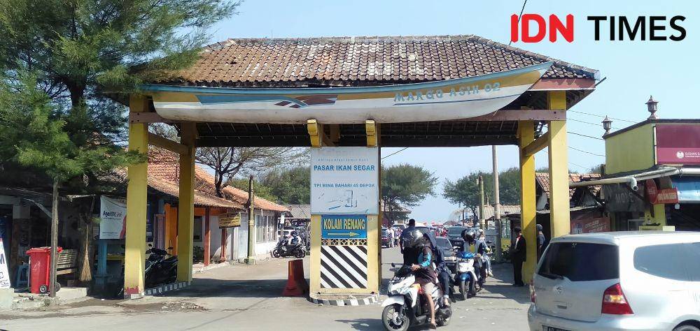 Lahan parkir di Pantai Depok. IDN Times/Daruwaskita
