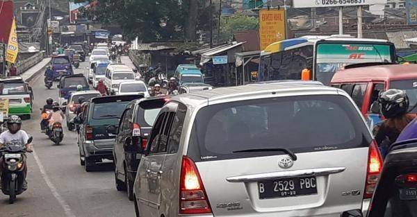 Jalan Raya Sukabumi mulai didera kemacetan