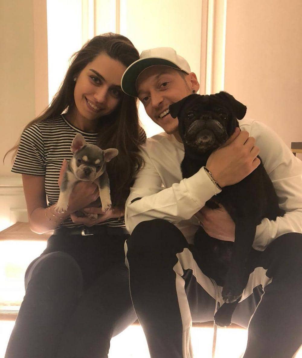 instagram.com/m10_official