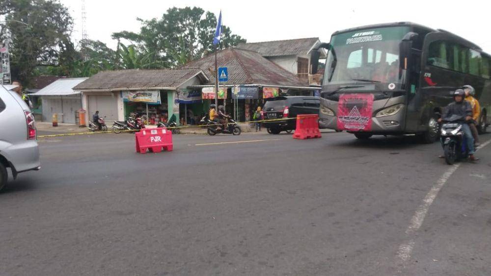 Ilustrasi bus besar melewati jalan Imogiri-Mangunan. IDN Times/Istimewa