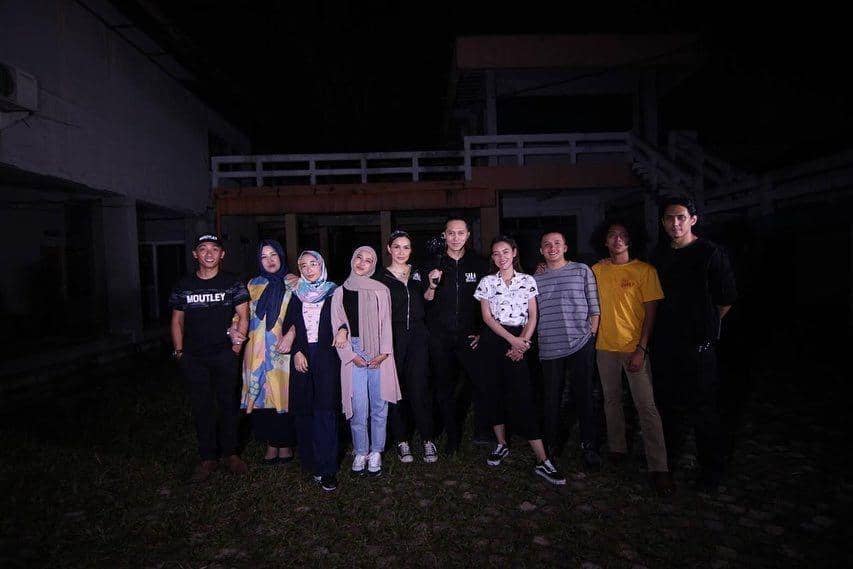 instagram.com/tim_jurnalrisa