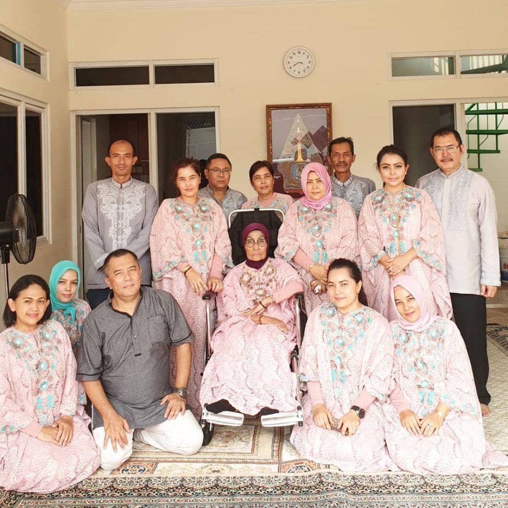 instagram.com/mayangsaritrihatmodjoreal