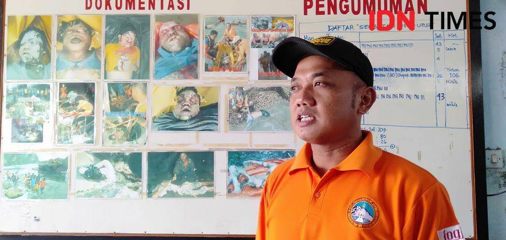 Komandan sar Pantai Parangtritis, Ali Joko Sutanto. IDN Times/Daruwaskita