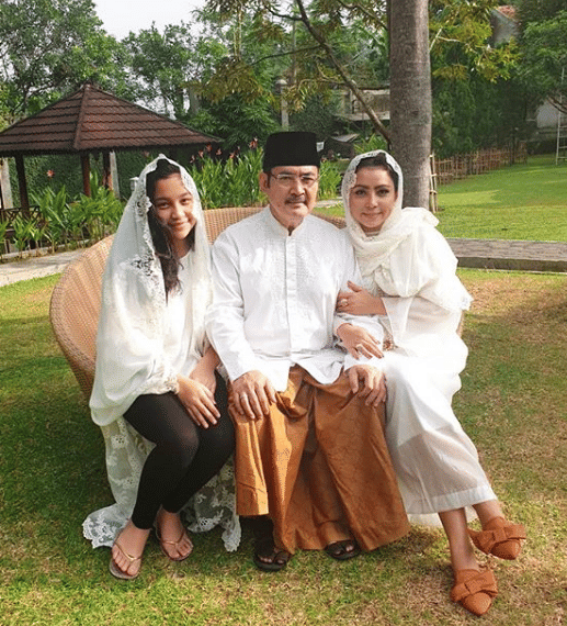 instagram.com/mayangsaritrihatmodjoreal