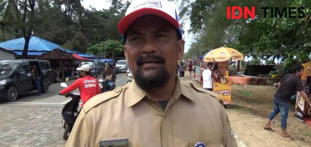Kepala Unit Pelaksana Teknis (UPT) Pantai Manggar Segarasari, Rusliansyah (IDN Times/M.Idris)