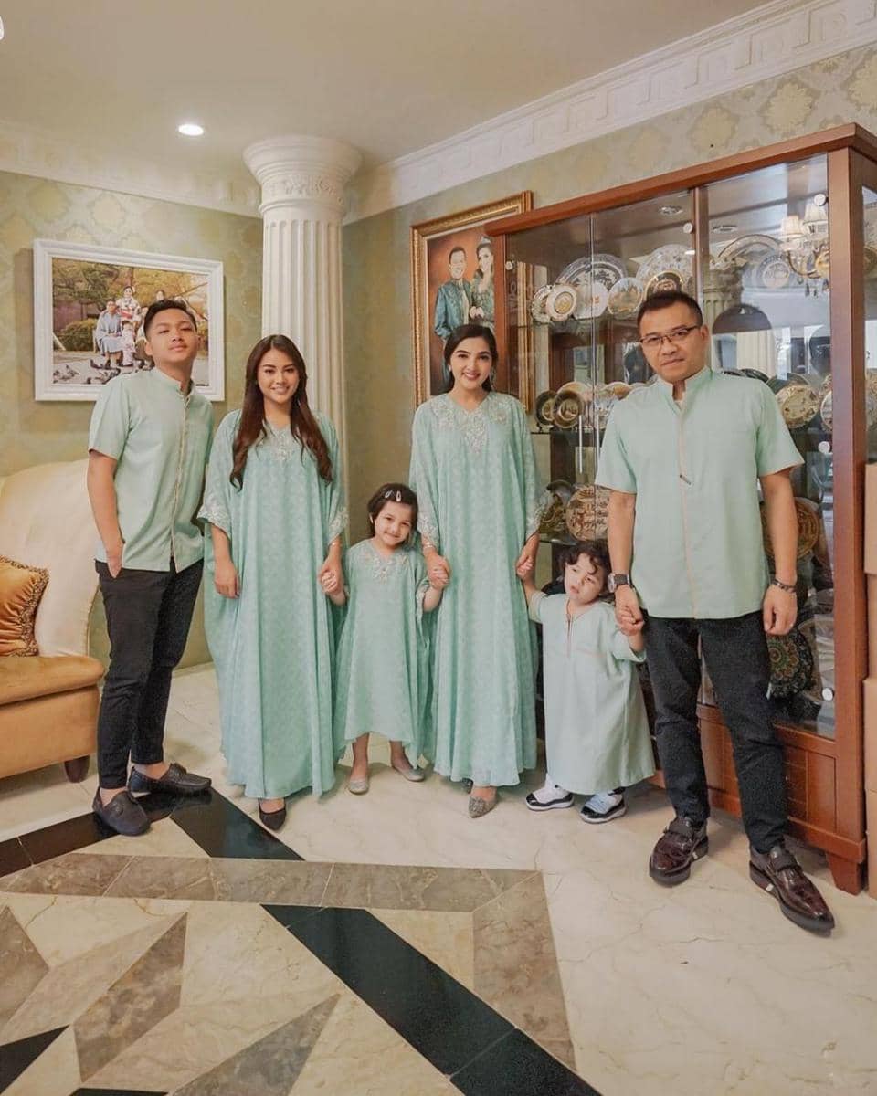 instagram.com/aurelie.hermansyah