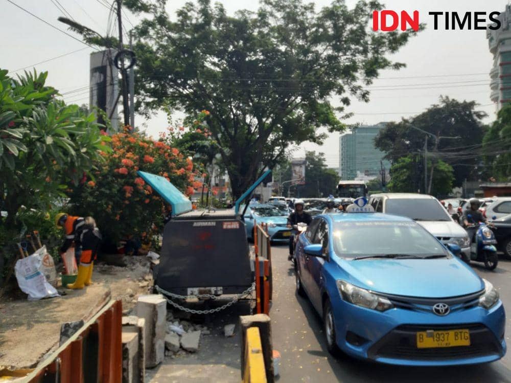 Perbaikan trotoar cikini, kemacetan, lalu lintas, bina marga Jakarta 13 Juni 2019 3.jpg