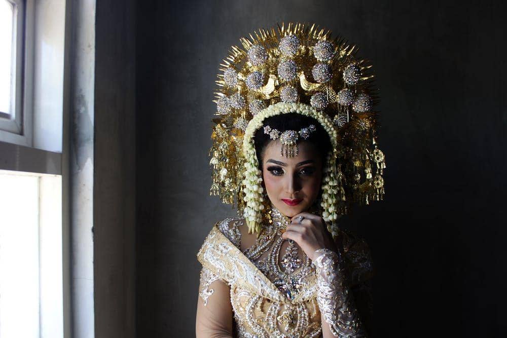 pexels.com/walking photographer