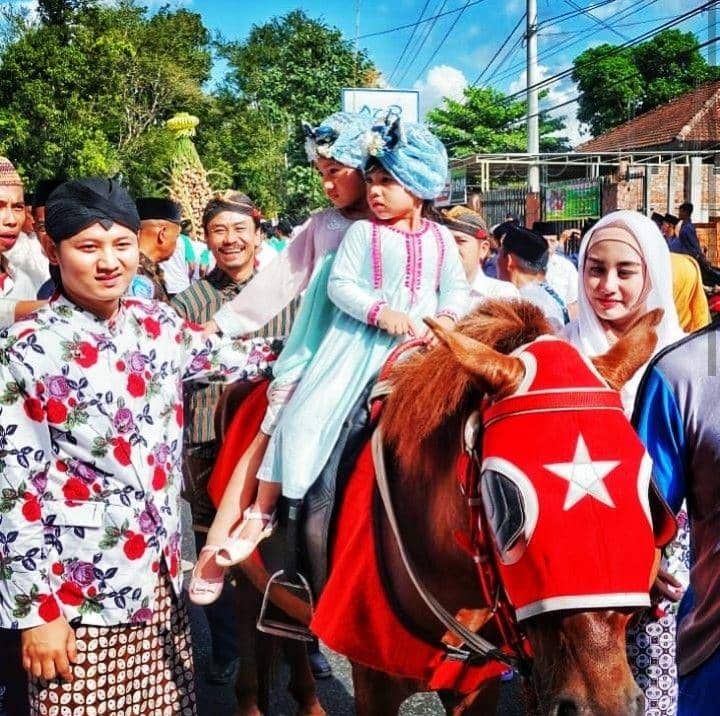 instagram.com/bupatinggalek