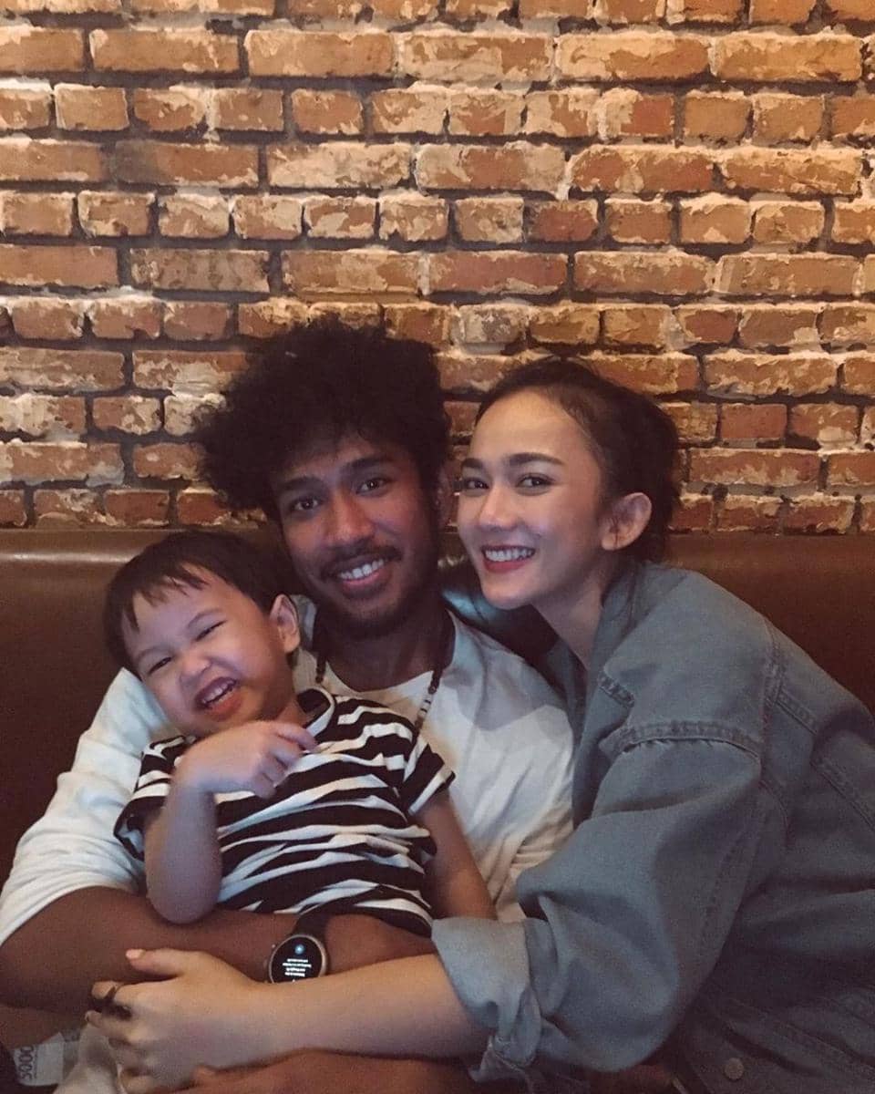 instagram.com/leonagustine