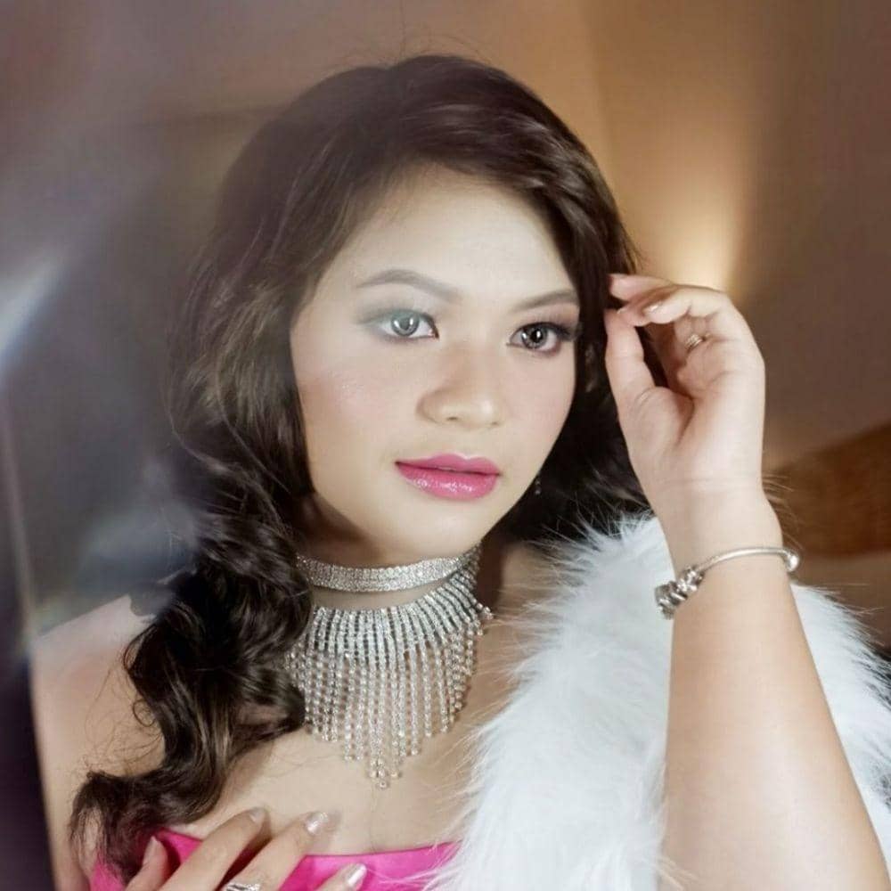 instagram.com/makeupbykristaa