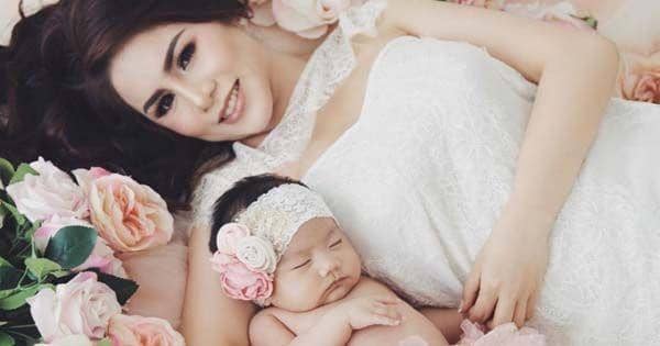 10 Potret Momo Geisha Ketika Mengurus Anak, Keibuan Banget