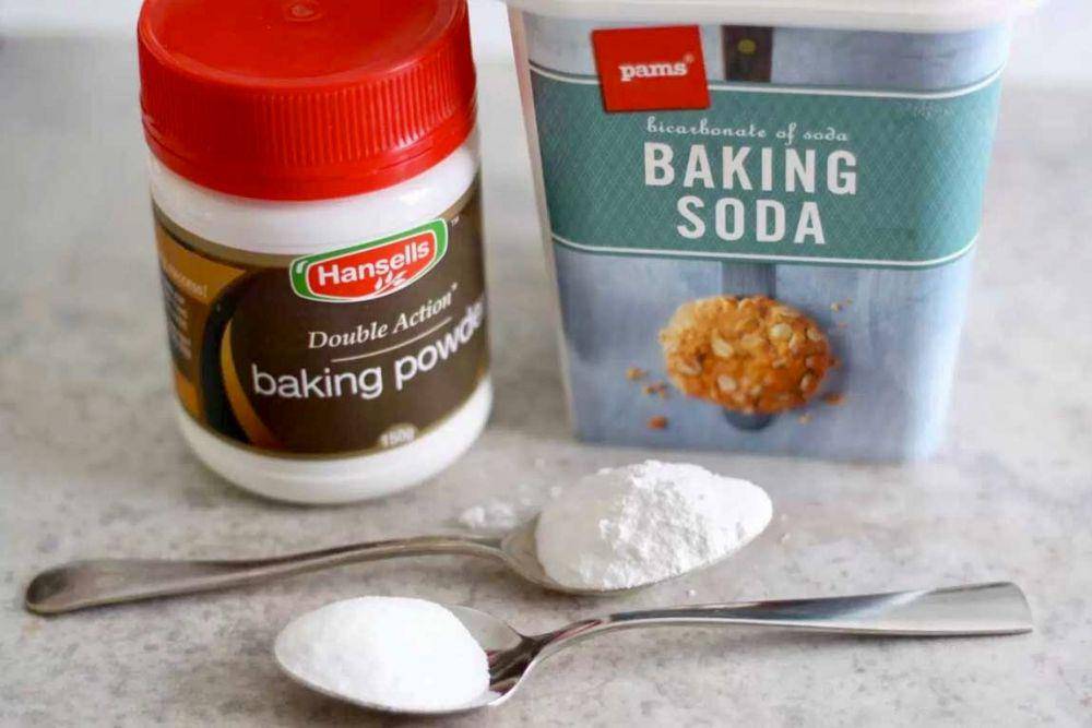 whatsarahbakes.com