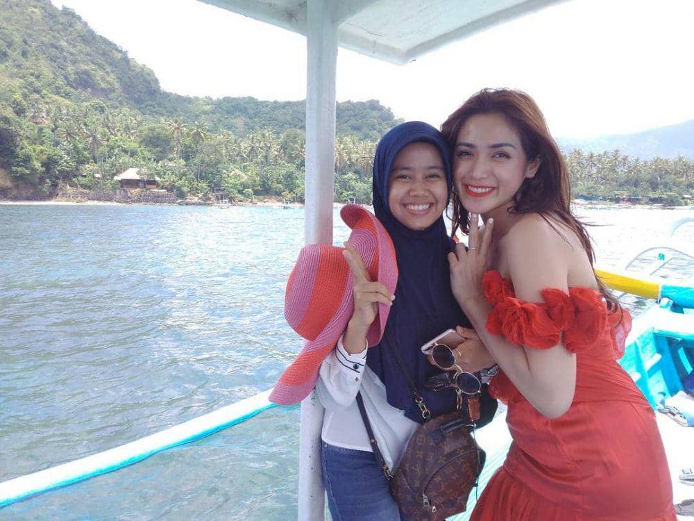 instagram.com/selly_lestaluhu