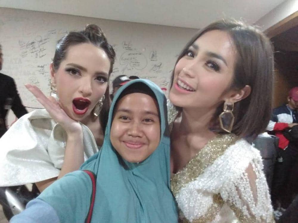 instagram.com/selly_lestaluhu