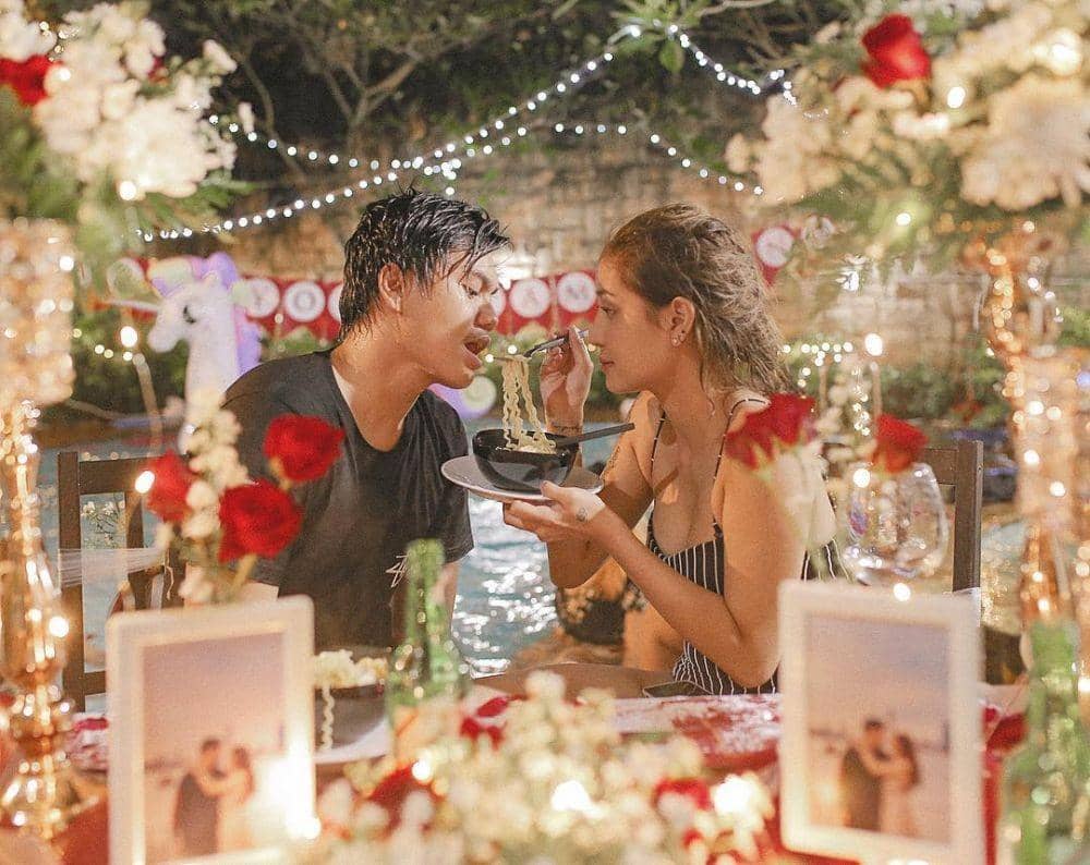 instagram.com/awkarin