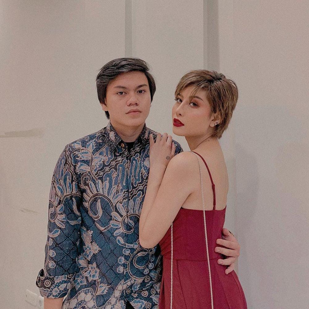 instagram.com/awkarin