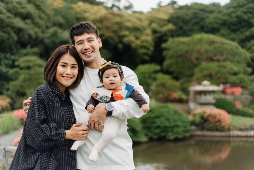9 Potret Kompak Tarra Budiman & Gya Asuh Kalea, Family Goals Nih!