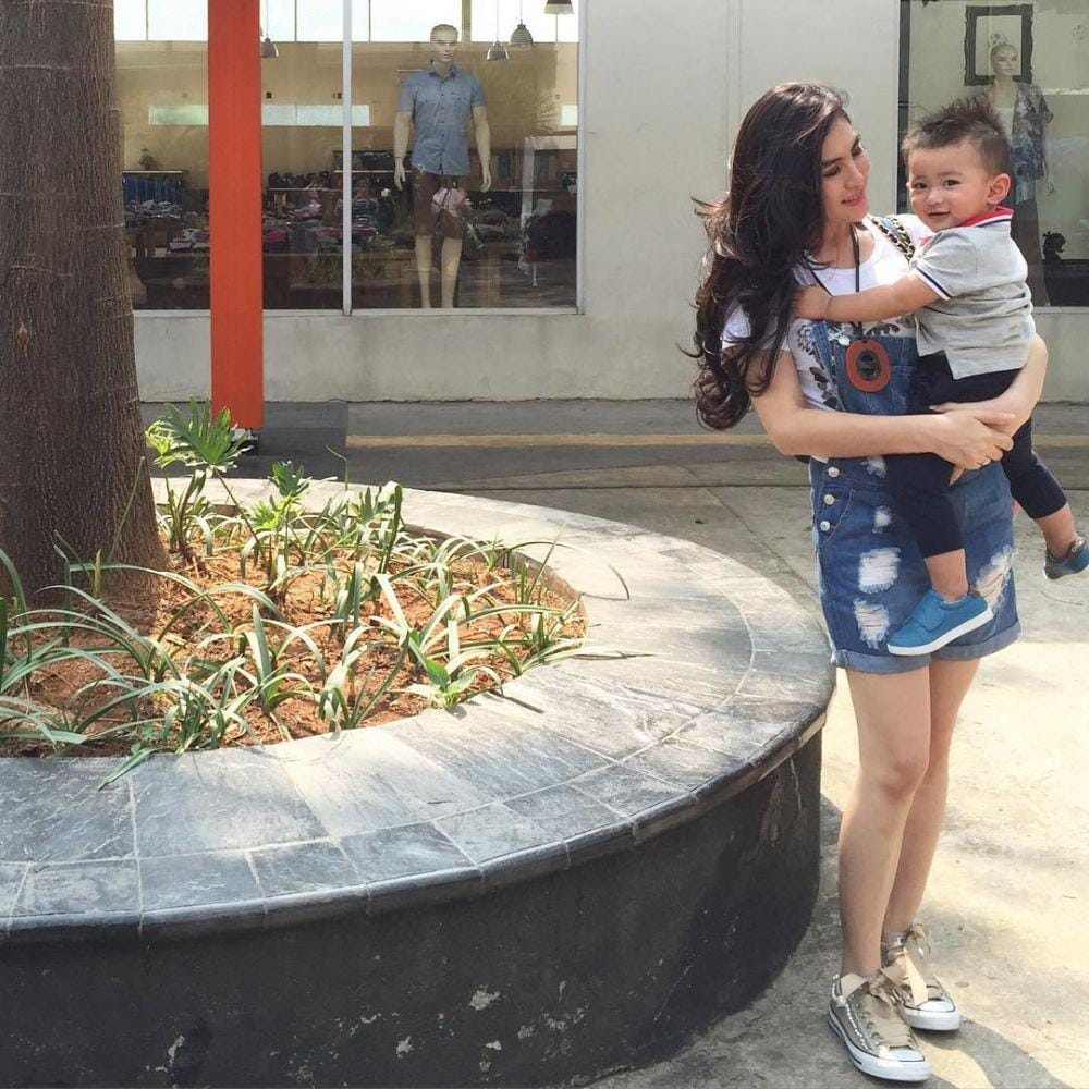 instagram/angelalee87