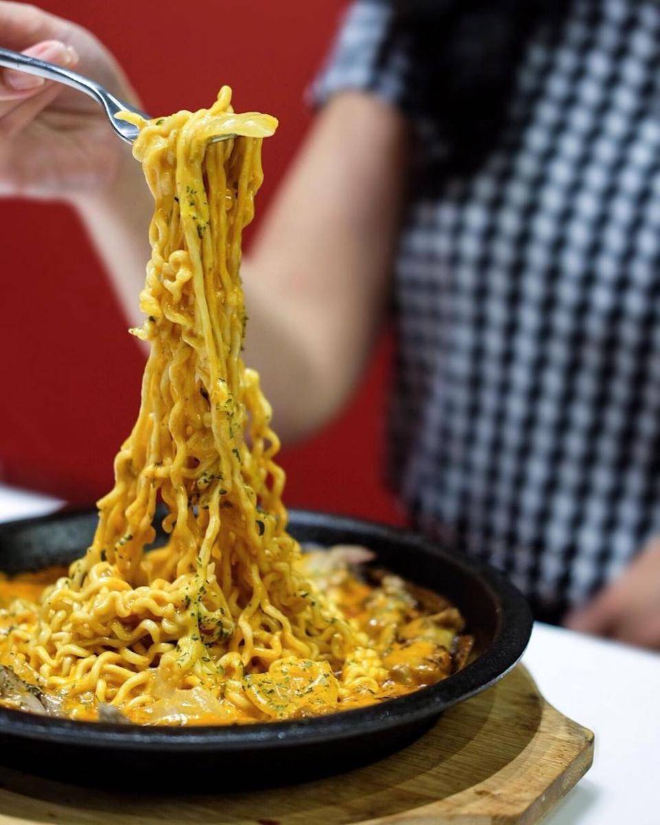 instagram.com/foodelventures